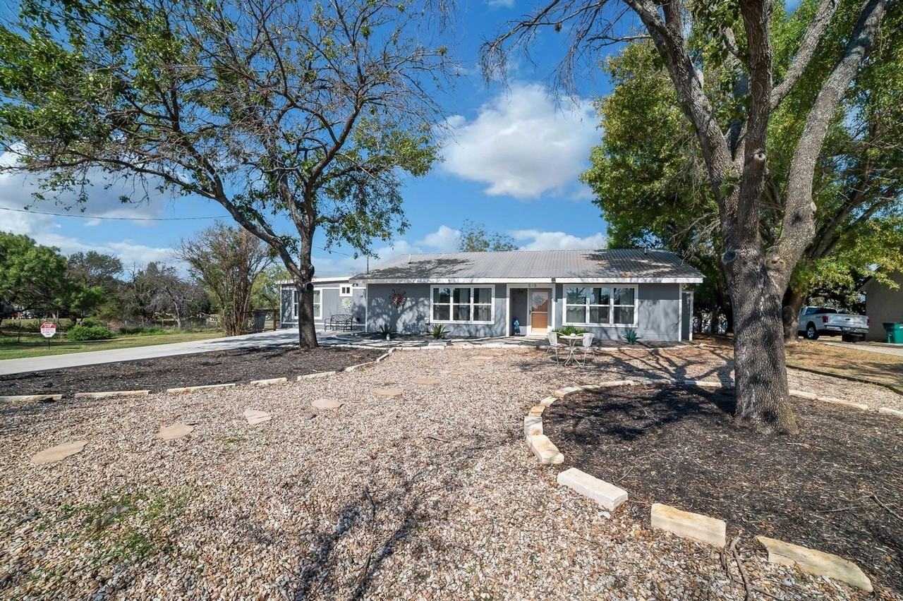 515 E Island Dr - Photo 2 of 37