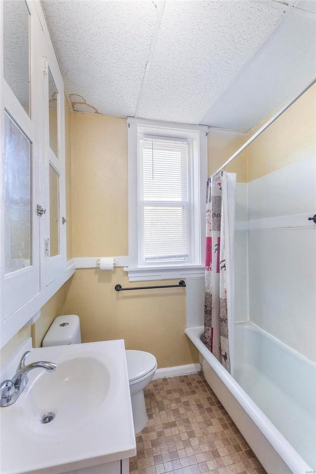 3300 Miami St. - Photo 4 of 32