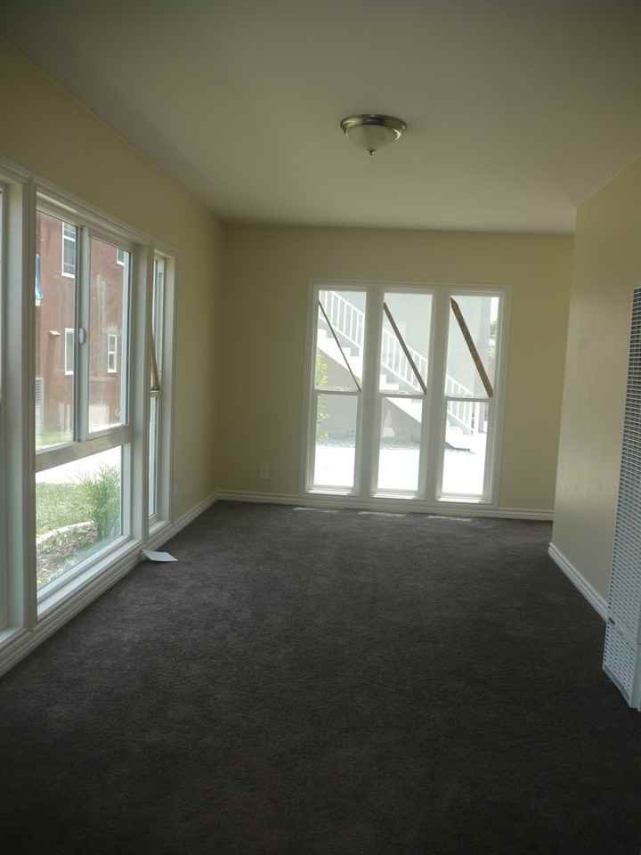 271 W 14th St - Photo 2 of 18