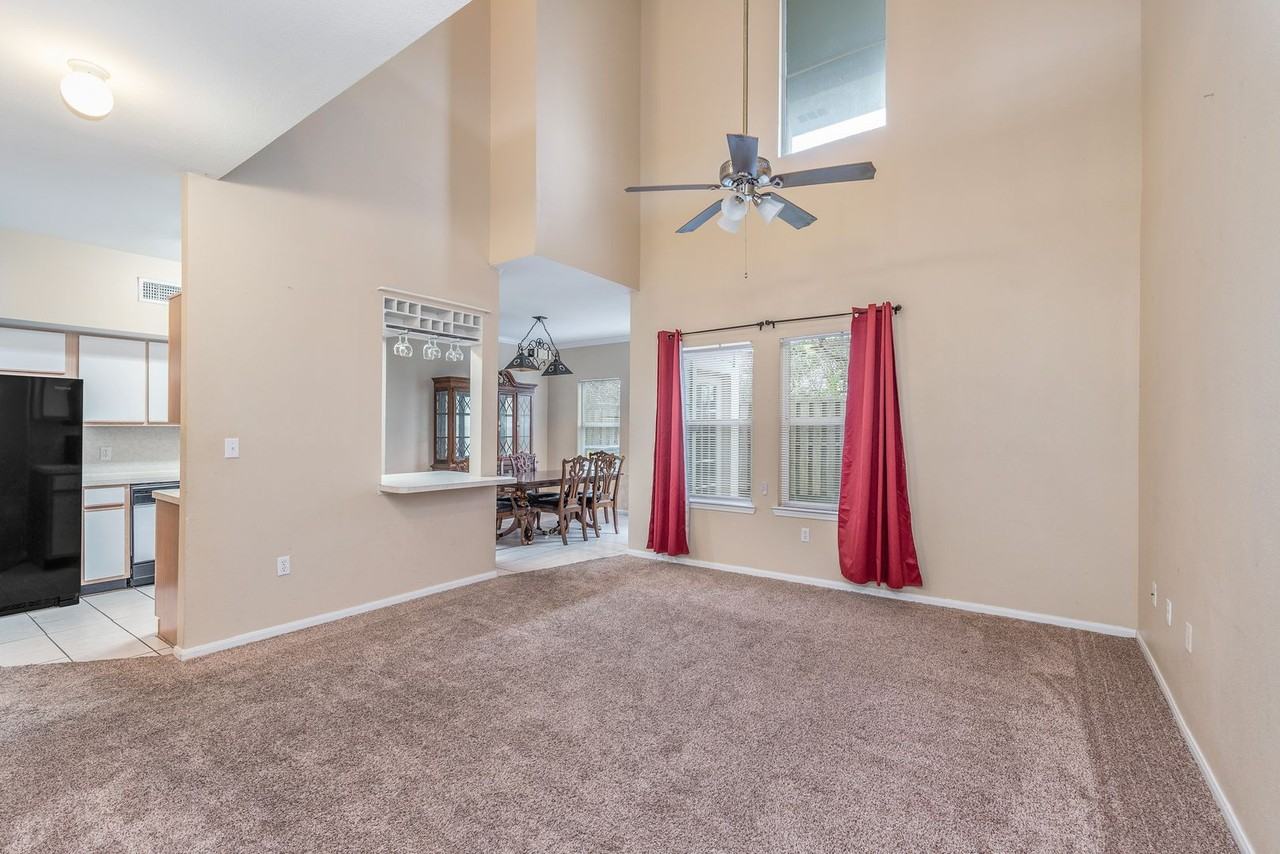 1209 Canyon Creek Cir - Photo 3 of 15