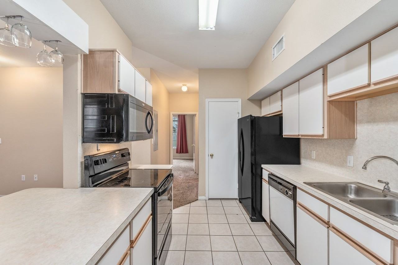 1209 Canyon Creek Cir - Photo 7 of 15