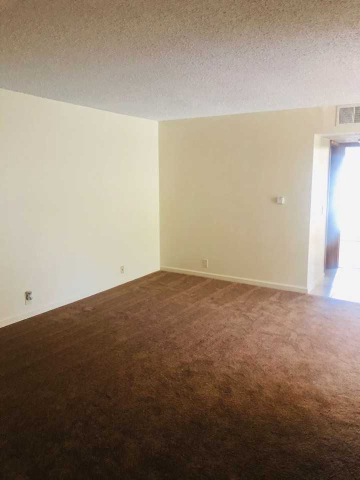 709 Dondee Dr #10 - Photo 2 of 9