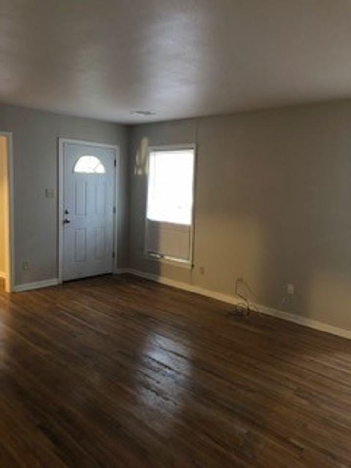 3204 Independence St - Photo 4 of 9