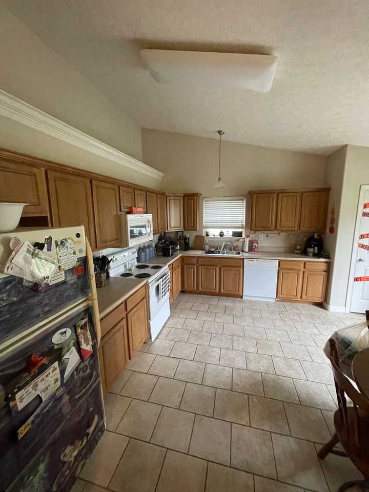 1324 Shining Armor Ln - Photo 4 of 4