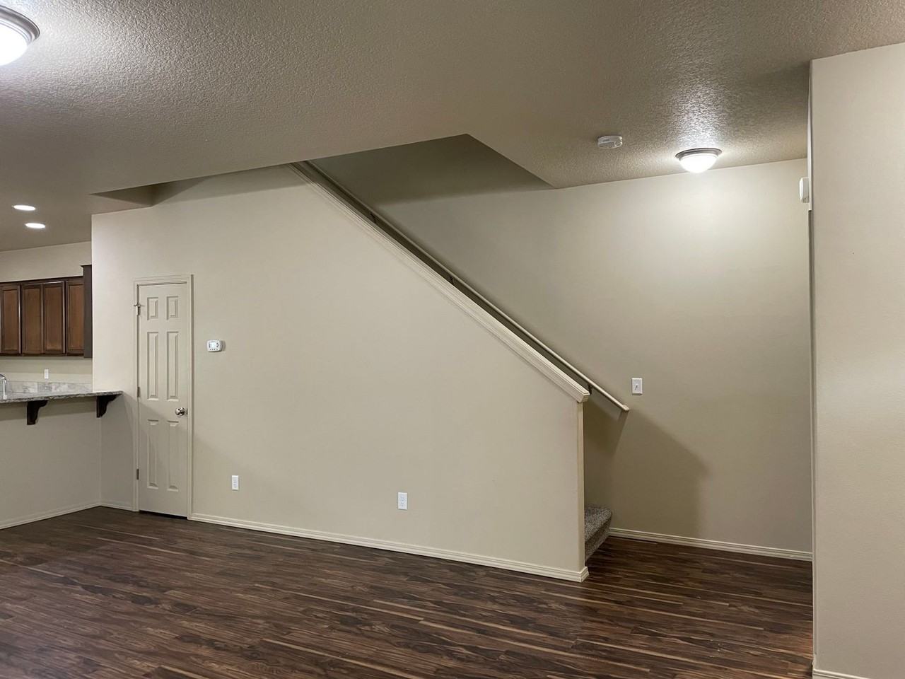2633 Ne 87th Ave - Photo 3 of 28