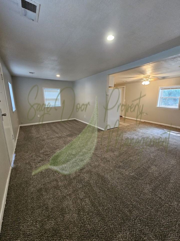 9409 E 67th Ter - Photo 4 of 15