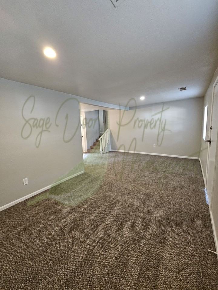 9409 E 67th Ter - Photo 5 of 15