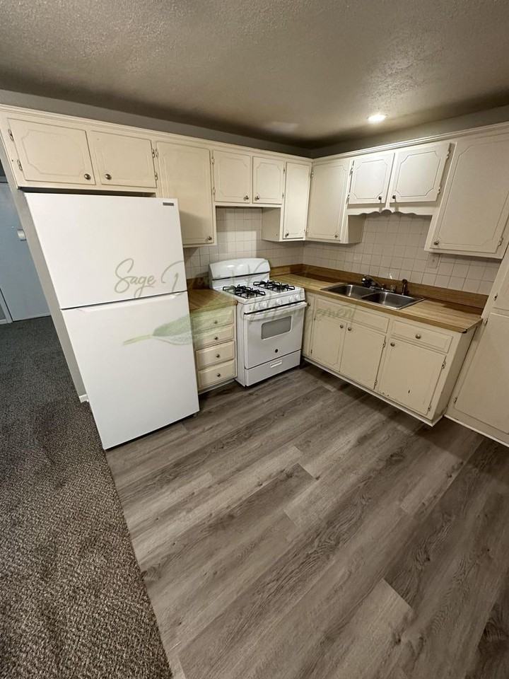 9409 E 67th Ter - Photo 7 of 15