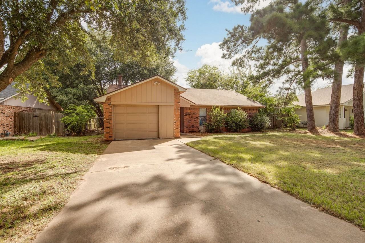 3211 Heatherwood Dr - Photo 2 of 22
