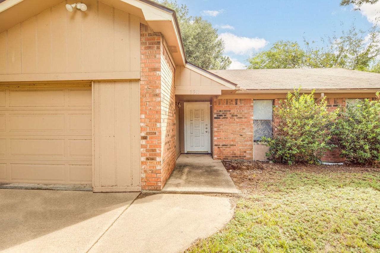 3211 Heatherwood Dr - Photo 3 of 22