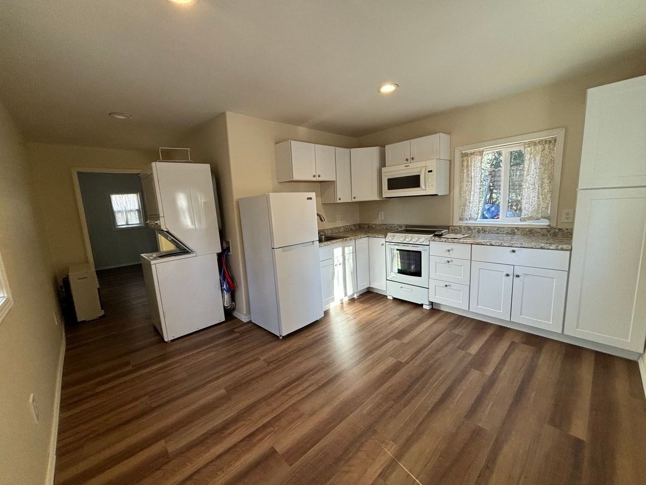 3730 Lismore Cir - Photo 4 of 8