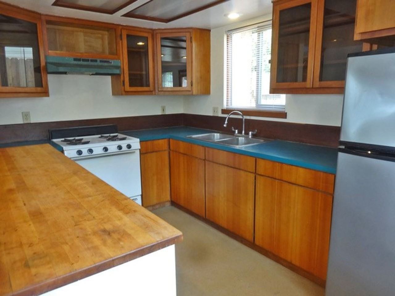 2204 Jay St - Photo 3 of 12