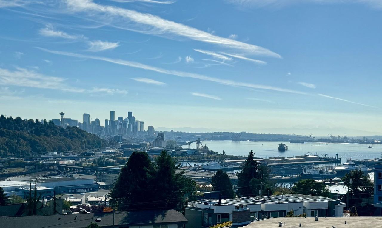 2414 W Crockett St - Photo 5 of 33