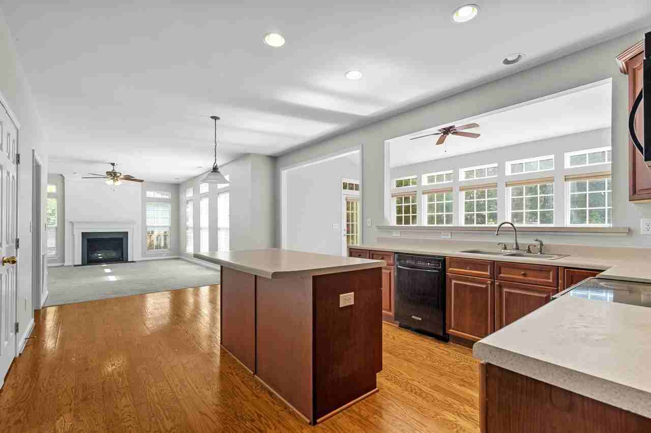 5006 Rosewater Ln - Photo 4 of 33