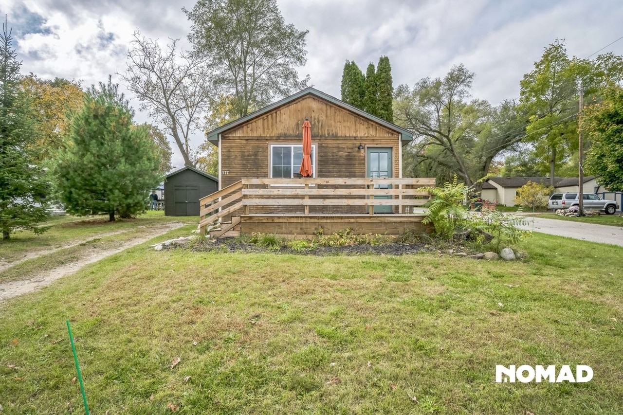 577 N Lake St - Photo 2 of 18