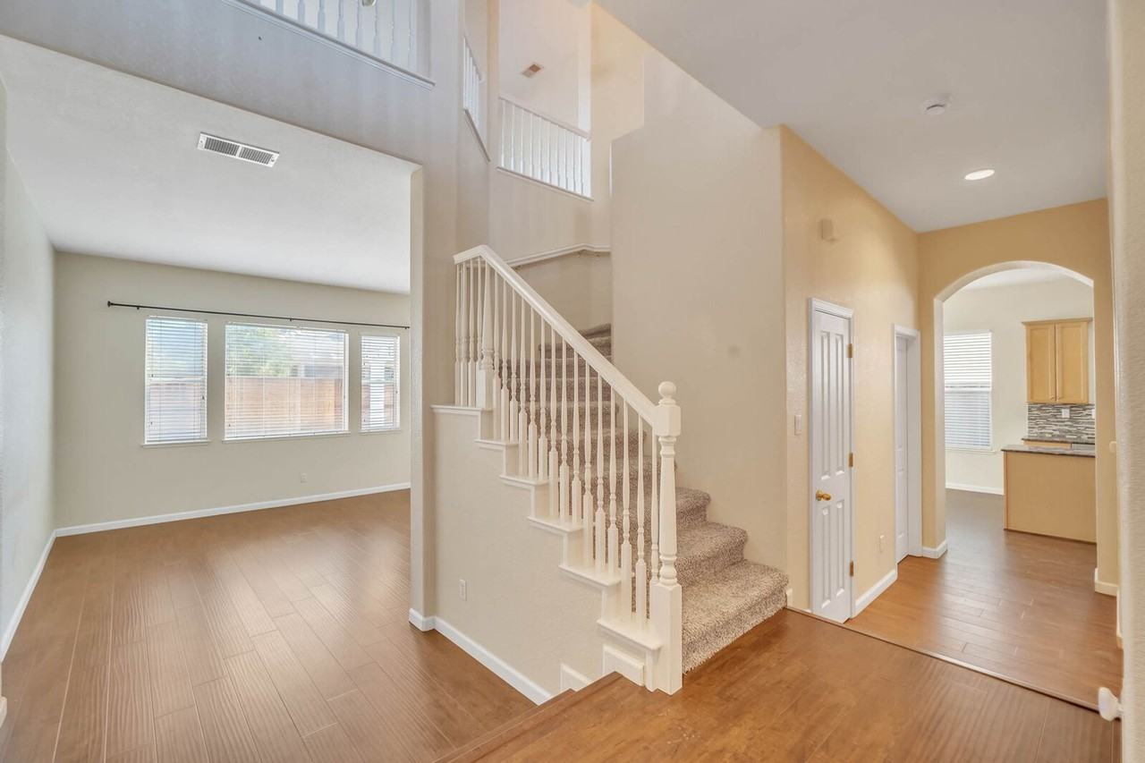 9261 Herbon Way - Photo 3 of 31