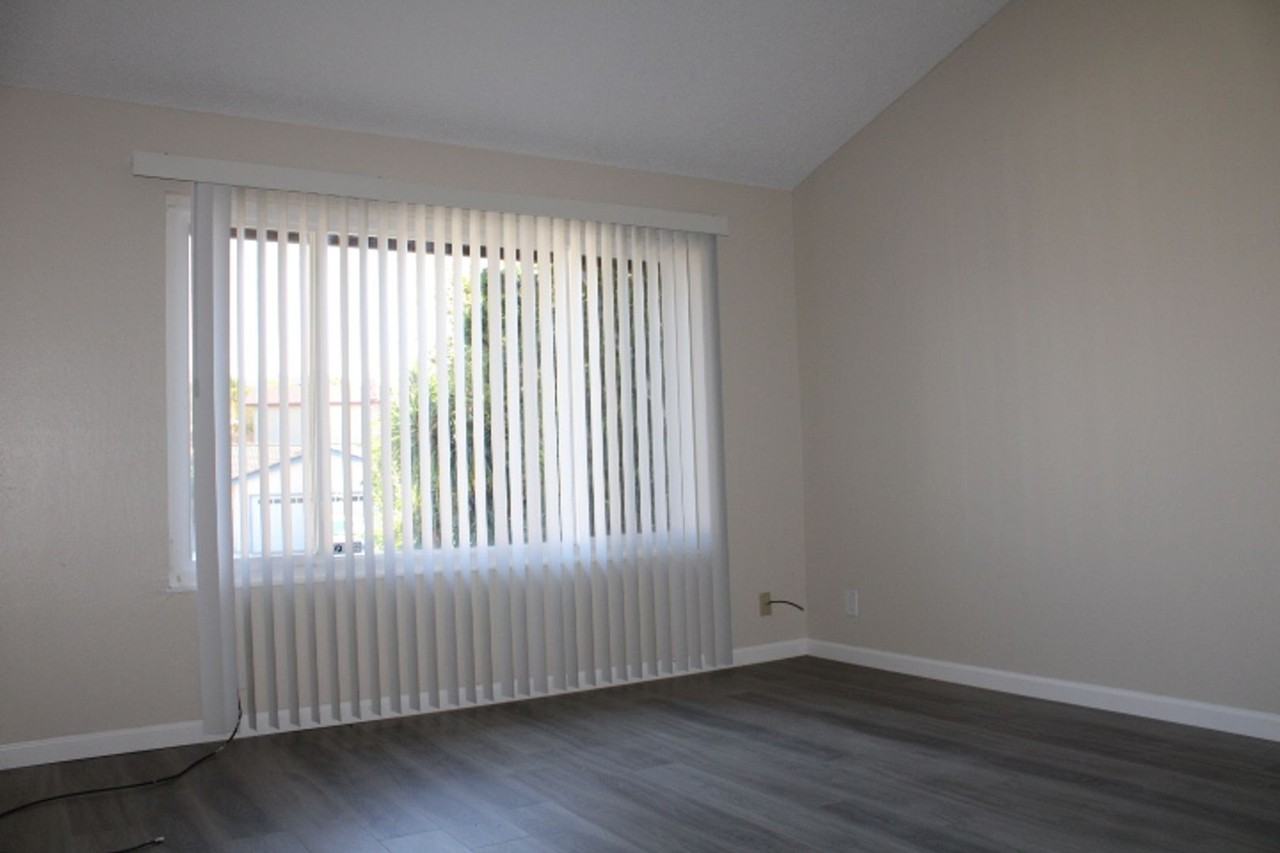 1041 Langlie Way - Photo 2 of 16