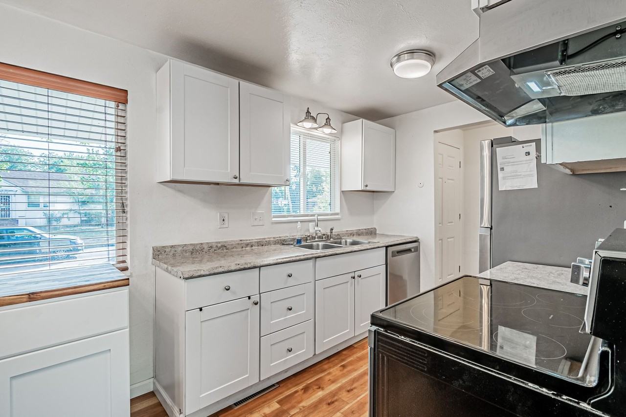 1625 Quebec St - Photo 4 of 31