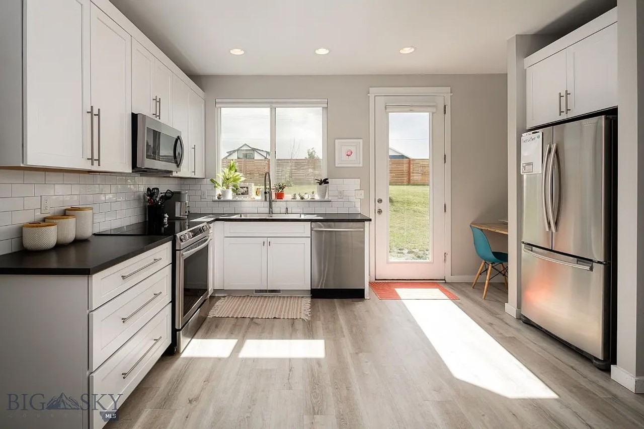 4460 Shadowglen Dr - Photo 4 of 24