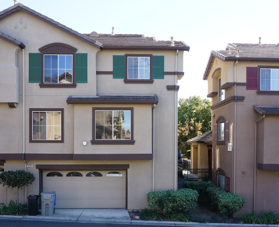 3224 Vinifera Dr - Photo 2 of 38