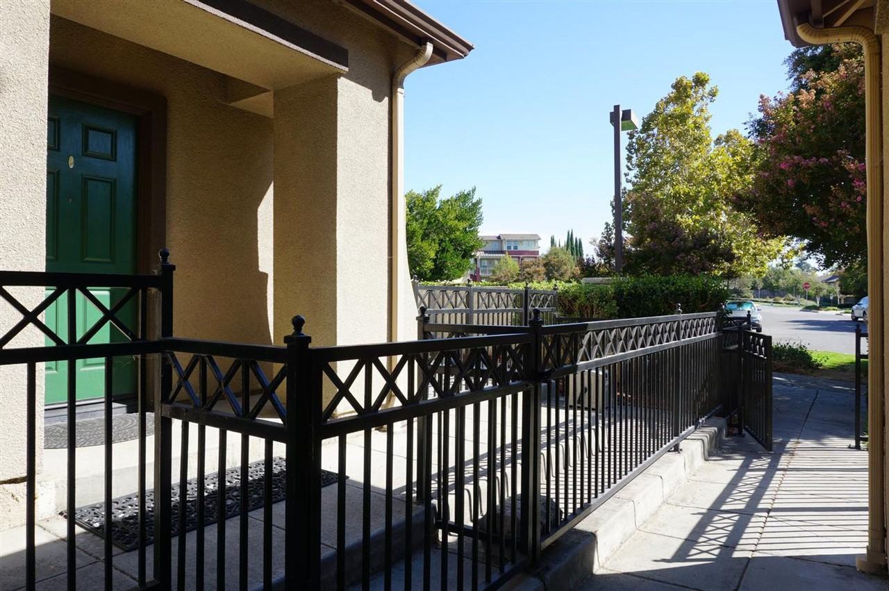 3224 Vinifera Dr - Photo 3 of 38