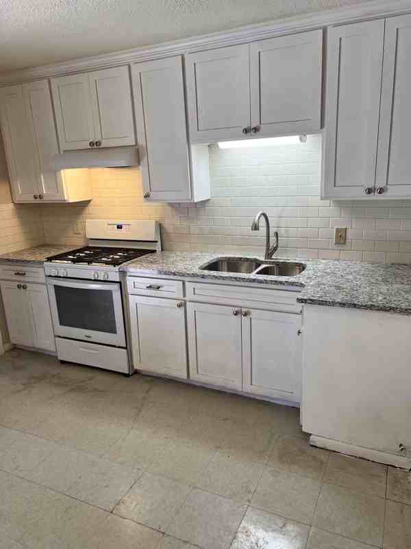 111 Orange St - Photo 2 of 10