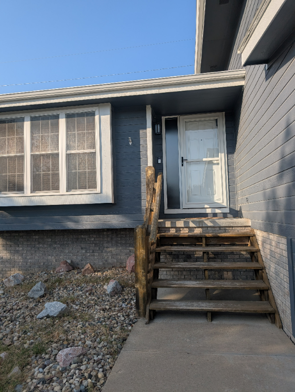 9118 S Glenview Dr - Photo 2 of 33