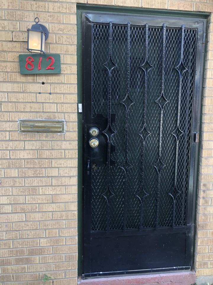 812 West Yandell Drive - Photo 3 of 26