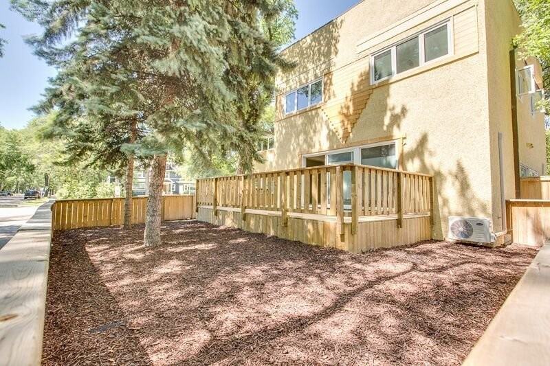 835 Grosvenor Ave - Photo 3 of 17