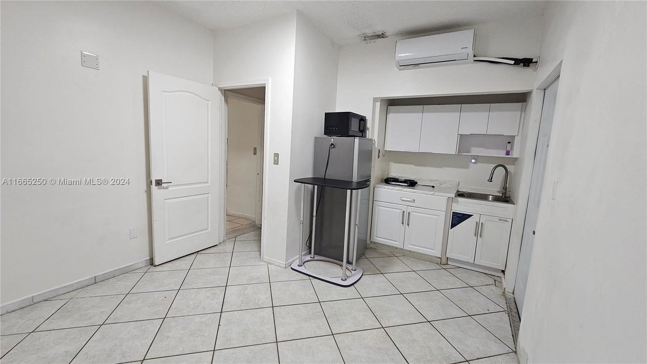 16139 Sw 68th Ter - Photo 2 of 8