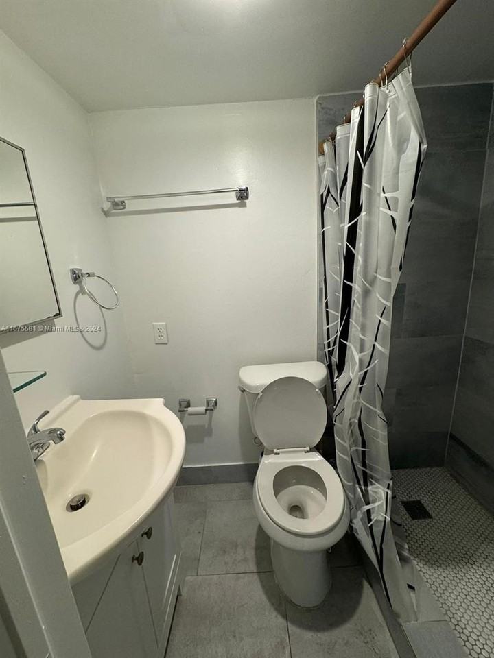 18360 Ne 22nd Ave - Photo 3 of 8