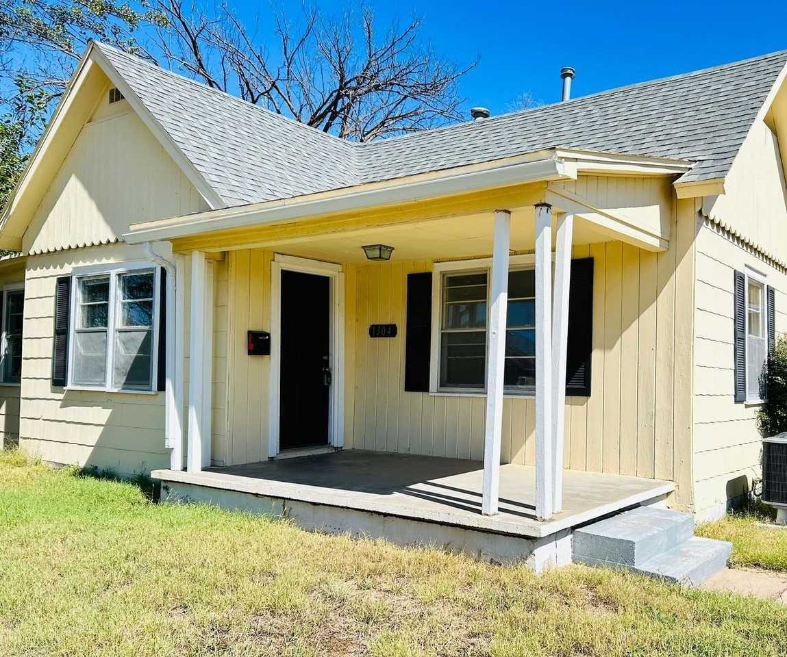 1304 N Monroe St - Photo 2 of 12