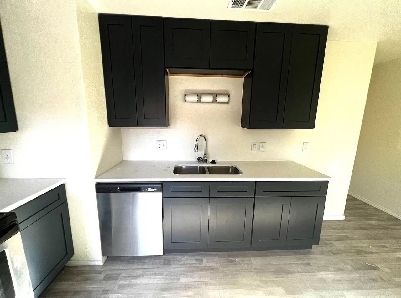 1403 Churing Dr - Photo 5 of 43