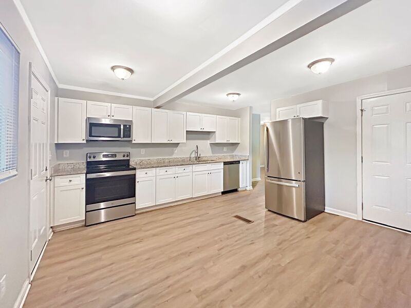1324 Kipling St Se - Photo 2 of 14