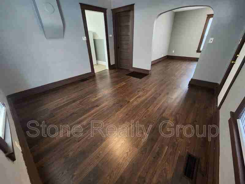 1423 North Ave - Photo 2 of 10