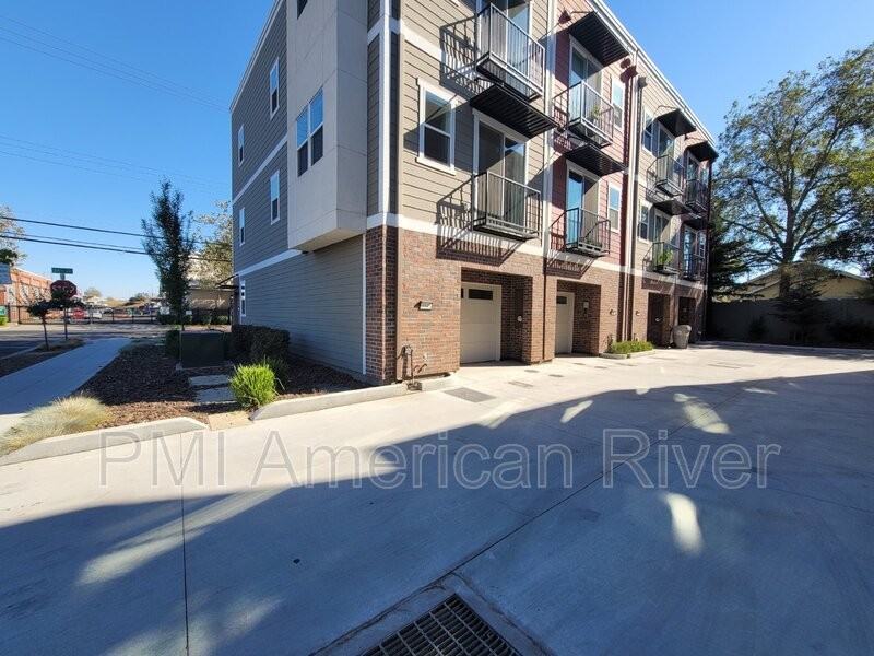 3348 S St - Photo 3 of 23