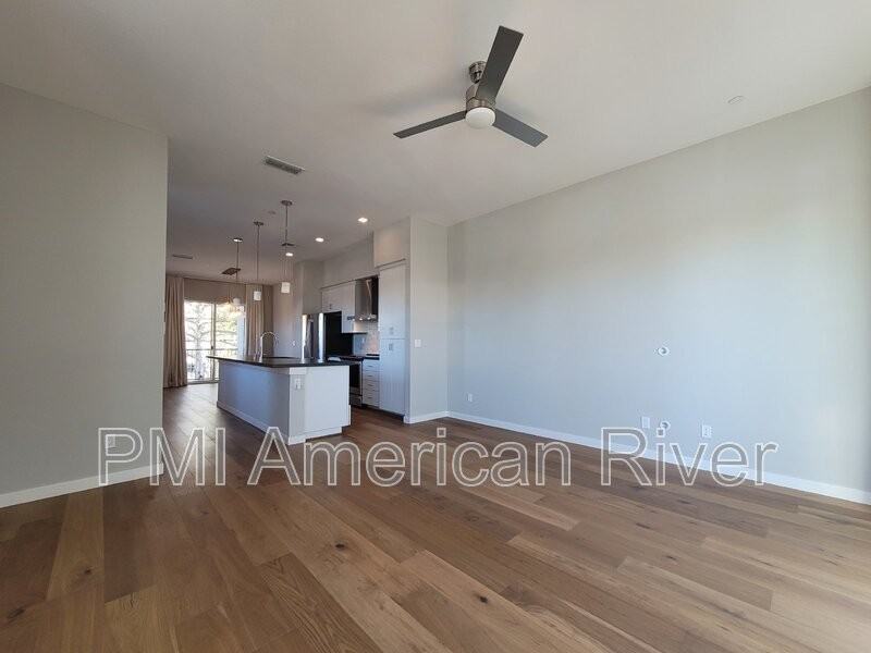 3348 S St - Photo 4 of 23