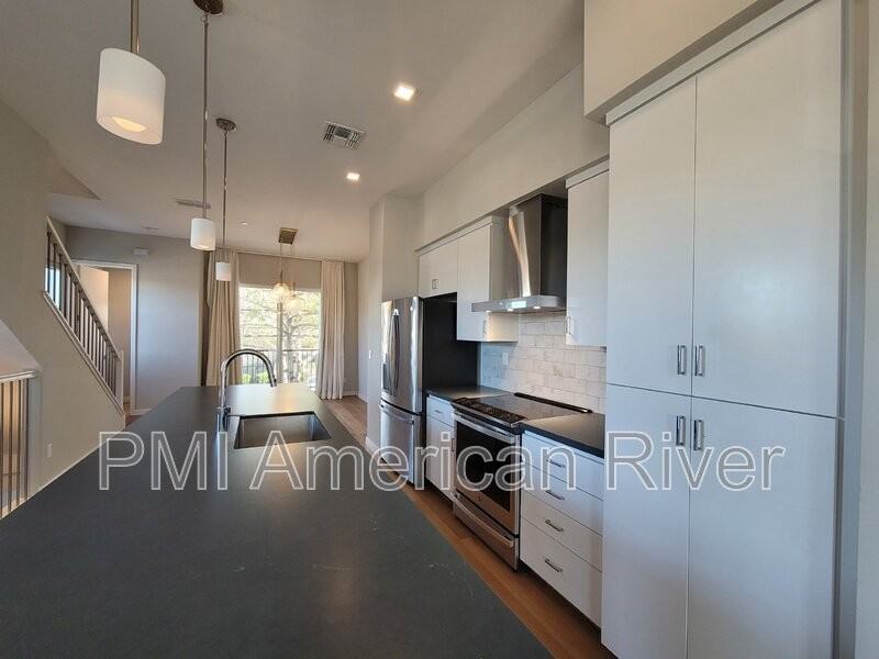 3348 S St - Photo 6 of 23