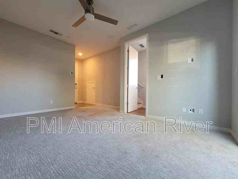 3348 S St - Photo 7 of 23