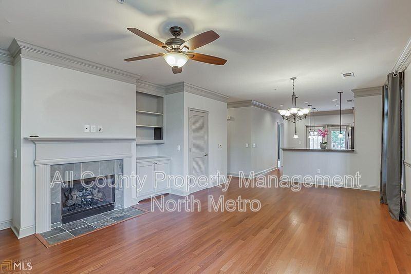 441 Perimeter Walk - Photo 3 of 27