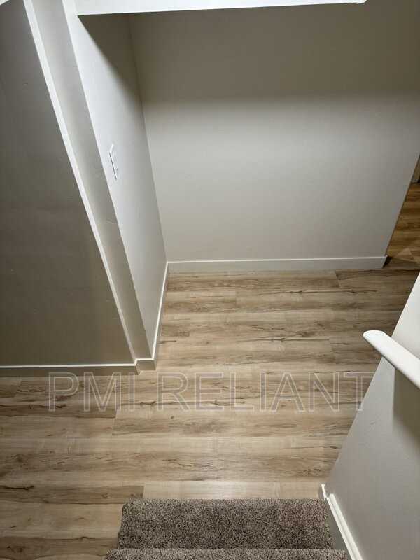 10257 Southeast #B - Photo 2 of 25