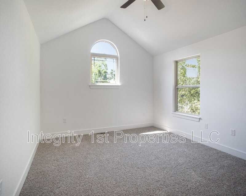 5902 Nw 88th St - Photo 7 of 12