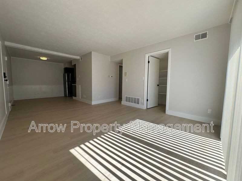 3331 Holdrege St #12 - Photo 3 of 8