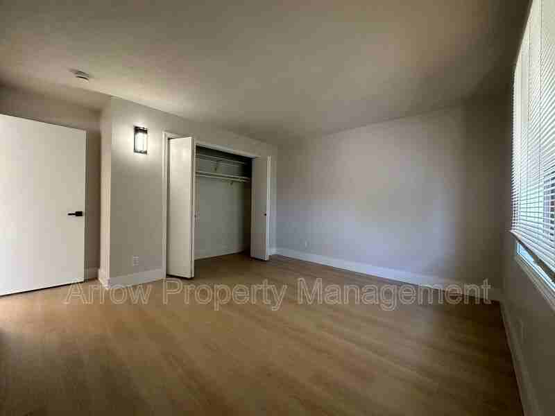 3331 Holdrege St #12 - Photo 4 of 8