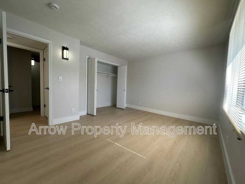 3331 Holdrege St #12 - Photo 6 of 8