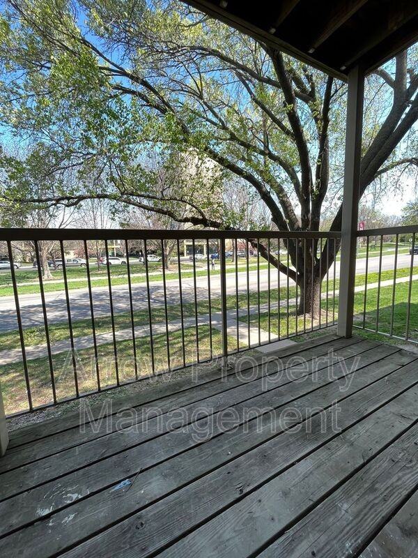 3331 Holdrege St #12 - Photo 7 of 8
