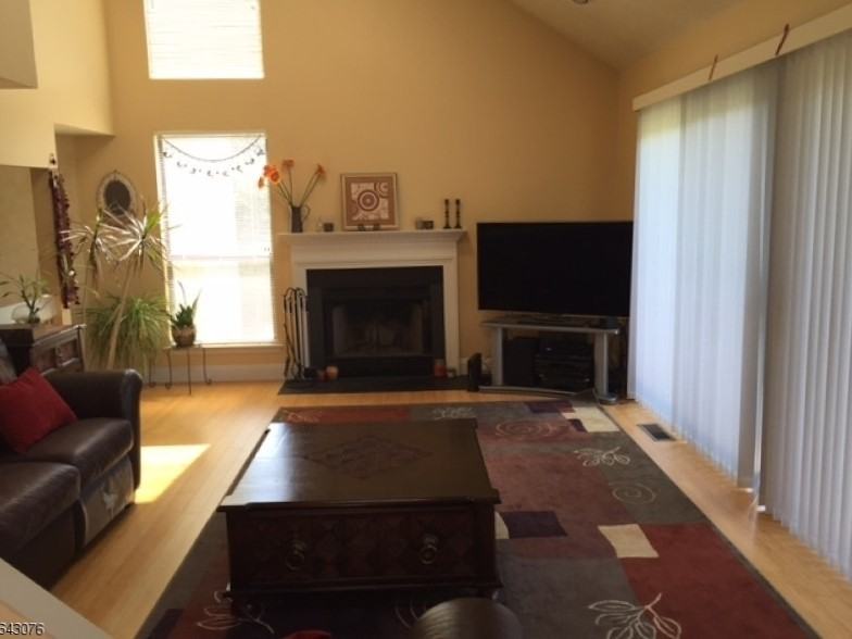 18 Woodhill St - Photo 2 of 24