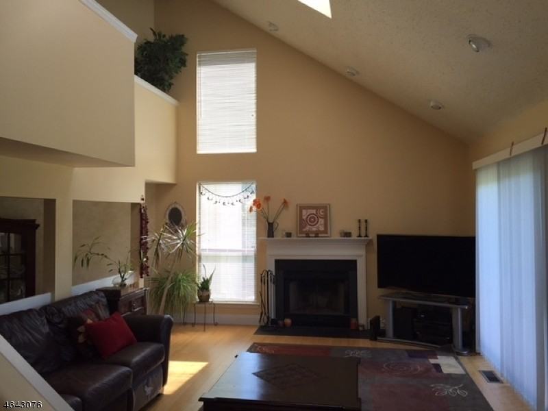 18 Woodhill St - Photo 3 of 24