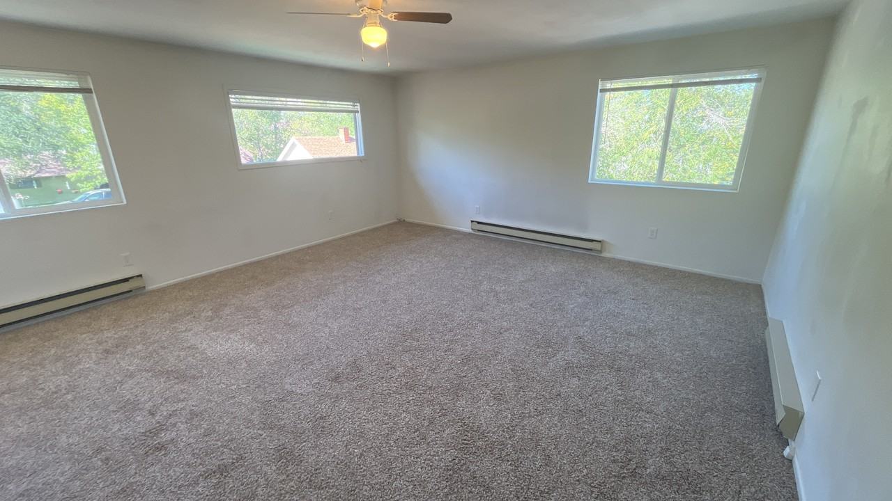 1408 Race St - Photo 3 of 16