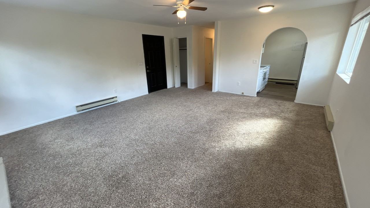 1408 Race St - Photo 4 of 16